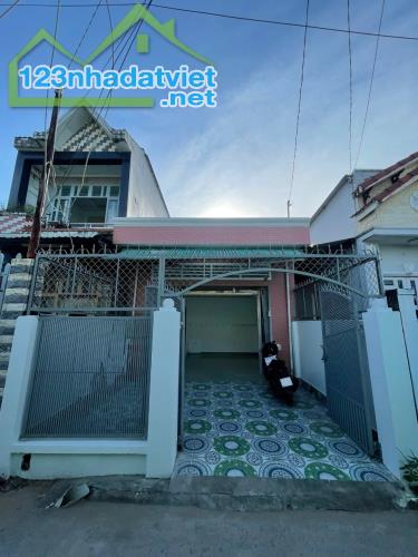 Bán gấp căn nhà cấp 4, SHR, 219.3m2, Xã Tân Phú Trung, Giá 835 Triệu.