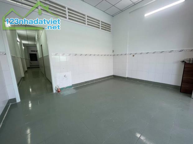 Bán gấp căn nhà cấp 4, SHR, 219.3m2, Xã Tân Phú Trung, Giá 835 Triệu. - 1