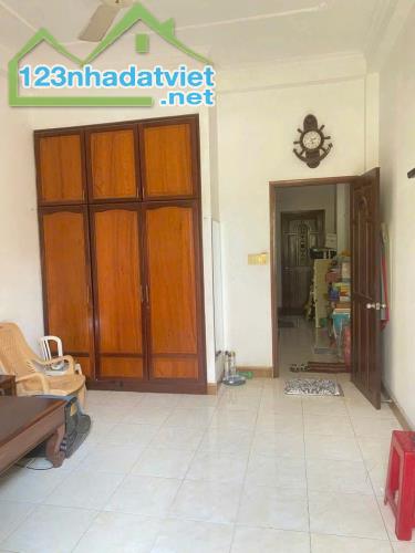 Nhà đẹp ngay trường Võ Văn Kiệt P13Q8 P.Phú Định - 1