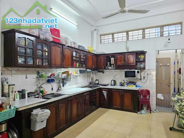 Nhà đẹp ngay trường Võ Văn Kiệt P13Q8 P.Phú Định - 2