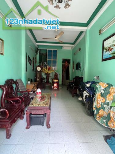 Nhà 2 lầu/ST cạnh MT Phạm Hùng P5Q8, Giá : 8.9 Tỷ (Thương lượng) - 1