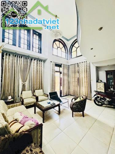 Mặt tiền hẻm Dương Bá Trạc ngang 10m kết cấu 4 tầng 170m2 chỉ 16 tỷ TL - 2