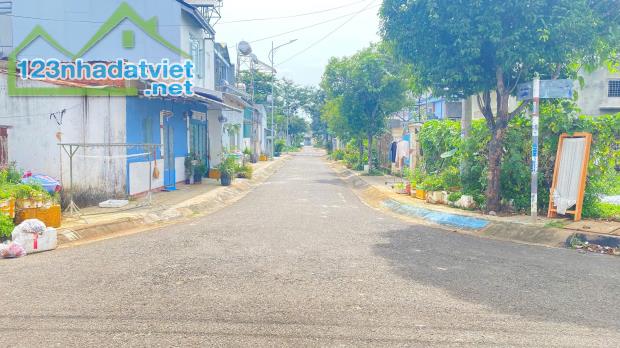 Đất 2 mặt tiền góc - lô 90, trung tâm đức trọng, lâm đồng