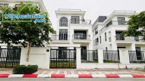 Bán gấp căn biệt thự độc bản Giá chỉ 14,5 tỷ sẵn sổ sang tên, giáp căn góc
