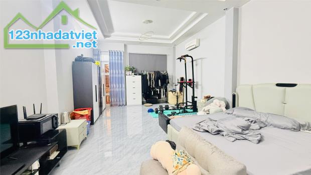 BÁN NHÀ MẶT TIỀN SỐ 1 CŨ, DT : 122/138M3, 4 TẦNG, 6 PHÒNG, CHỈ 19 TỶ TL. - 1