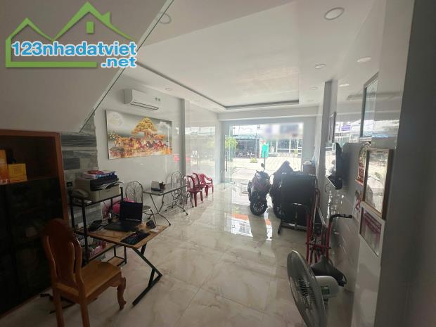 Nhà Bán Mặt tiền nội bộ đường Số 3 khu VIP Bông Sao P5Q8 - 1