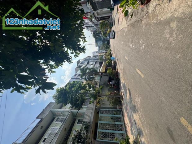 BÁN ĐẤT TẶNG NHÀ AN DƯƠNG VƯƠNG 70M2 ĐƯỜNG 8M CHỈ 5,05 TỶ
