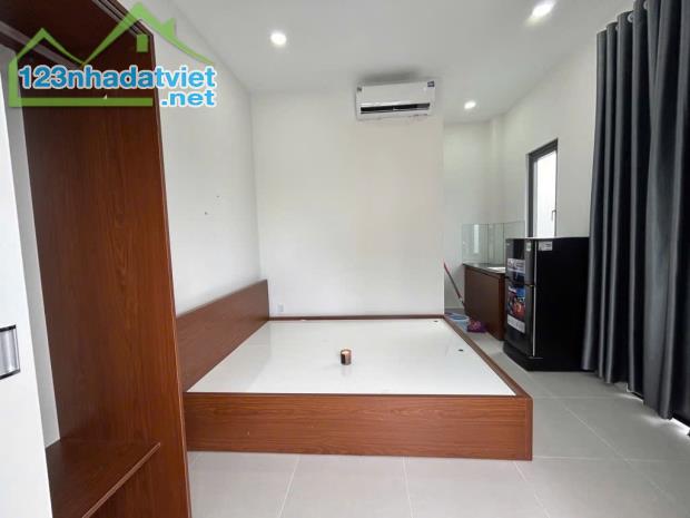 Bán CHDV 200 m2 - Căn Góc - MT 10M - Hẻm 8M - 15P - 23,5 Tỷ TP. Thủ Đức