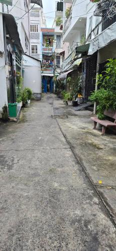 Bán nhà Âu Dương Lân P.3 Q.8. Diện tích 47,6m2. Kết cấu 4 tầng 4PN 3WC. Hoàn công đủ.