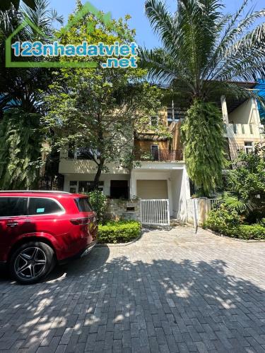 BÁN BIỆT THỰ VIỆT HƯNG 204M2- MT 11m- ĐẲNG CÁP THƯỢNG LƯU- 61 Tỷ