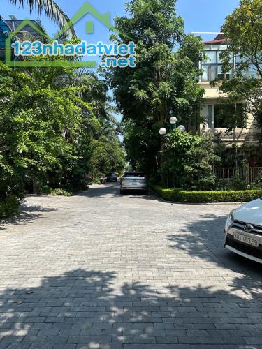 BÁN BIỆT THỰ VIỆT HƯNG 204M2- MT 11m- ĐẲNG CÁP THƯỢNG LƯU- 61 Tỷ - 2