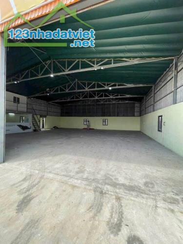 Cho thuê MB kho xưởng 800m2 mặt đường Ql1A Thới An Quận 12 - 1