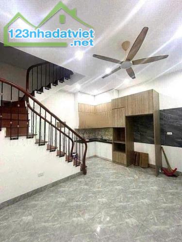 15tr/t Cho thuê nhà Ngõ Chợ Khâm thiên