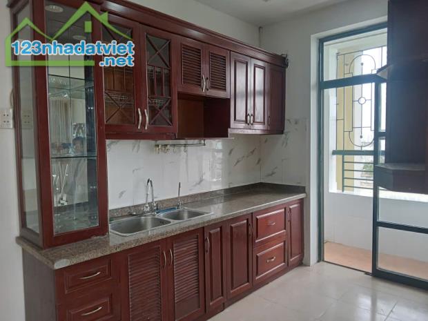 Cho thuê chung cư B15 Đại Kim Nguyễn Cảnh Dị, HM, 90m, 10 triêu có đồ