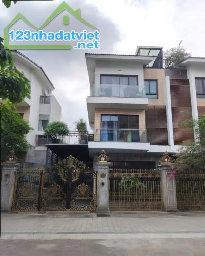 Cho thuê nhà, Chùa Láng, Nguyễn Chí Thanh, Đống Đa, 242m2x 3T -38 tr