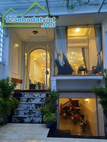 NHÀ 5 TẦNG NGAY TRUNG TÂM LONG TRƯỜNG Q9 - 150m2 - CHO THUÊ 80TR/THÁNG - 15.5T.Ỷ - 1