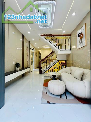Căn góc 3 tầng hẻm 154 Âu Dương Lân P3Q8. Giá 5,68 tỷ TL