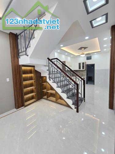 Nhà hẻm Tùng Thiện Vương P.Phú Định gần cầu Chà Và P13Q8 - 1