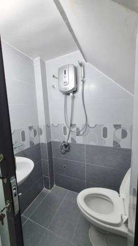 Nhà mới 3 tầng nở hậu 5.5m hẻm 152 Hưng Phú P8Q8 P.Chánh Hưng - 3