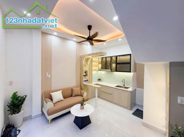 BÁN GẤP – 3 NGỦ - 3 TỶ 080 đường Trần Bình Trọng, Quận 5 - DT 40 m2 - 2