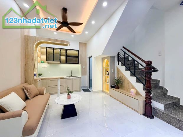 BÁN GẤP – 3 NGỦ - 3 TỶ 080 đường Trần Bình Trọng, Quận 5 - DT 40 m2 - 4