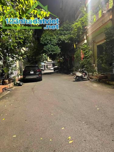 BÁN NHÀ ĐẢNG CẤP NHẤT KHU ĐÔ THỊ ĐẠI KIM . DT 54 M . NHÀ 5 TẦNG . MT 4.2 M . - 1