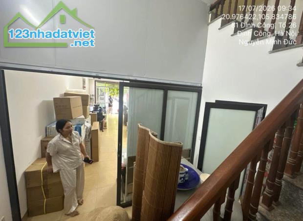 BÁN NHÀ ĐẢNG CẤP NHẤT KHU ĐÔ THỊ ĐẠI KIM . DT 54 M . NHÀ 5 TẦNG . MT 4.2 M . - 2