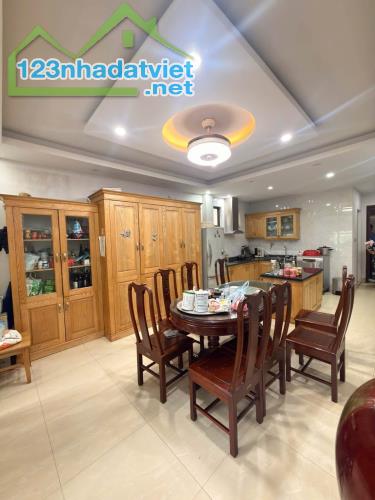 BÁN NHÀ ĐẢNG CẤP NHẤT KHU ĐÔ THỊ ĐẠI KIM . DT 54 M . NHÀ 5 TẦNG . MT 4.2 M . - 4