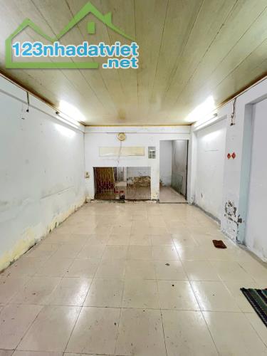 Nhà cũ 2 tầng HXH đường Âu Dương Lân P2Q8 . Giá: 6.8 tỷ - 1