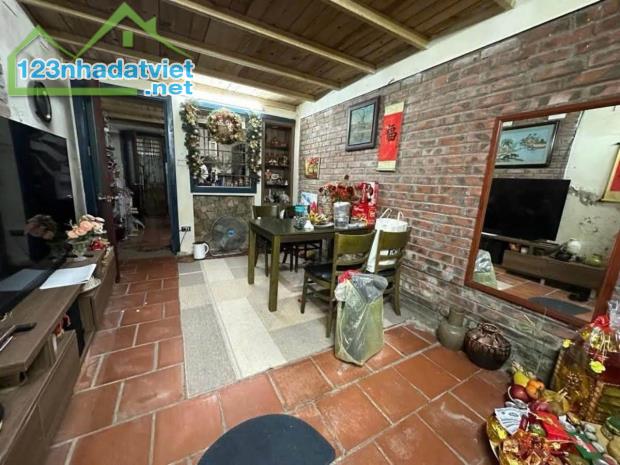 BÁN ĐẤT LÔ GÓC LÊ THANH NGHỊ, HBT – 50M RA PHỐ – 45 M2 – MT 6.7 M – 249 TRIỆU/M²