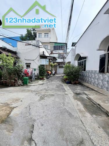T5892  Nhà N.Hậu 4.6m cạnh Chợ Xóm Mới Thống Nhất  Giá 2.x Tỷ