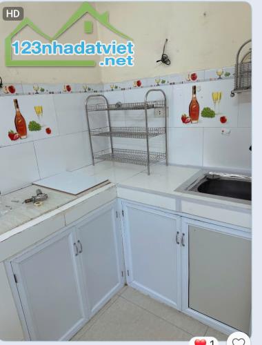 Cho thuê nhà cấp 4 ngõ Trương Định Hoàng Mai 25m2 đủ đồ, gần Bách Kinh Xây, chỉ xách valy