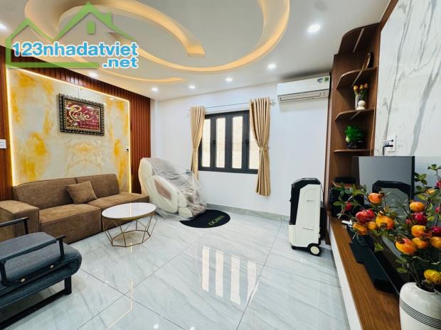 CHỈ 6.8 TỶ - NHÀ 5 TẦNG ĐÚC MỚI - 220M2 SÀN - HẺM Ô TÔ THÔNG - NGANG 4.6m Ô TÔ VÀO NHÀ - - 2