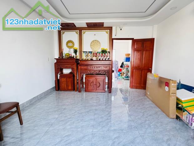 CHỈ 6.8 TỶ - NHÀ 5 TẦNG ĐÚC MỚI - 220M2 SÀN - HẺM Ô TÔ THÔNG - NGANG 4.6m Ô TÔ VÀO NHÀ - - 4