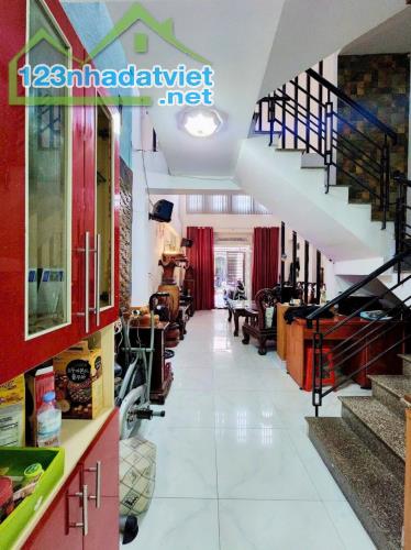 NHÀ 3 TẦNG GIÁP ST EMART 2 PHAN HUY ÍCH - GẦN QUANG TRUNG GV - HẺM 6M - 64M²(4×16). - 2
