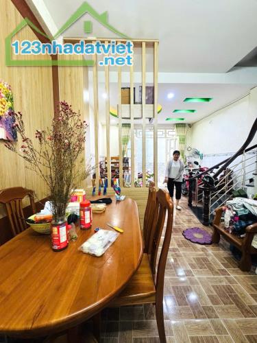 Nhà mới 3 tầng BTCT Trần Văn Ơn, Tân Phú 3PN cách MT 30m sầm uất, đủ tiện ích chỉ 4.X tỷ.