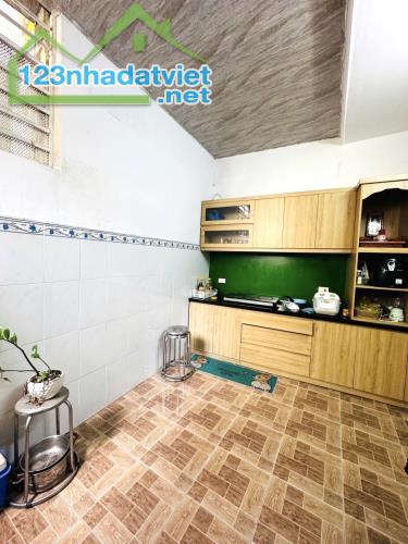 Nhà mới 3 tầng BTCT Trần Văn Ơn, Tân Phú 3PN cách MT 30m sầm uất, đủ tiện ích chỉ 4.X tỷ. - 2
