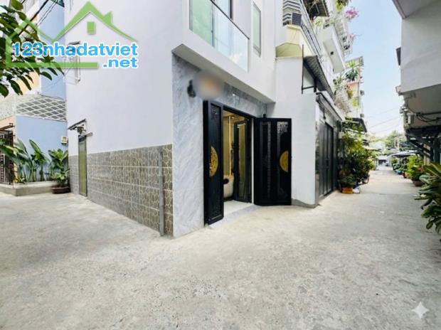 Âu dương lân, Quận 8 – căn góc 2 mặt thoáng – nhà mới 100% – xách vali vào ở ngay