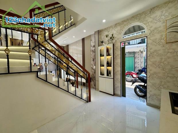 Âu dương lân, Quận 8 – căn góc 2 mặt thoáng – nhà mới 100% – xách vali vào ở ngay - 1