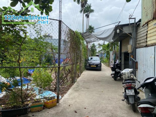[T5898] Đất vuông A4 hẻm ô tô cạnh Cầu Bến Phân - Giá 2.x tỷ
