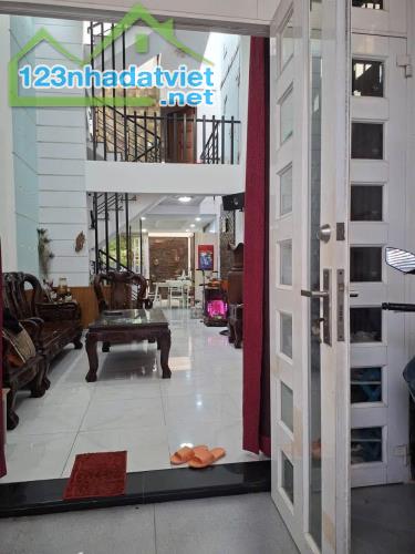 Bán nhà HXH Đường số 44 – Emart 2, P.14, GV: 4 x 16, giá 6,99 tỷ.