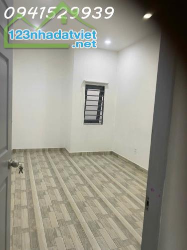 BÁN NHÀ MĂT PHỐ NGÔ CHÍ QUỐC -GIÁ 4TY300 - 4