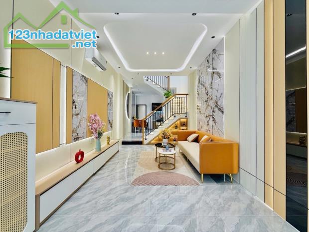 [O2877] Nhà mới ở ngay cạnh Chợ Xóm Mới - Giá 5.x tỷ - 2