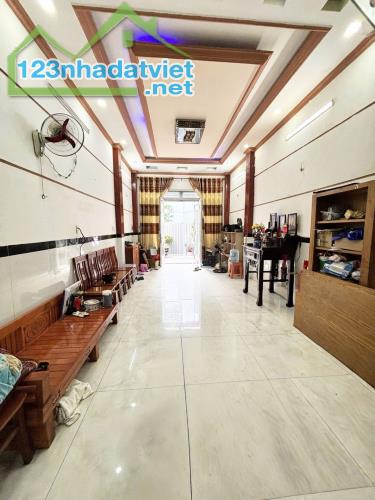 NHỈNH 5 TỶ - 60M2 (4 X 15) - 4 TẦNG - HẺM 6M THÔNG - NGAY LÊ VĂN QUỚI GÒ XOÀI - 2