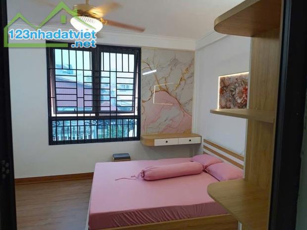 Cho thuê nhà ngõ phố Nguyễn Chính, Hoàng Mai 30m x 5 tầng, giá 8.5tr/tháng - 2