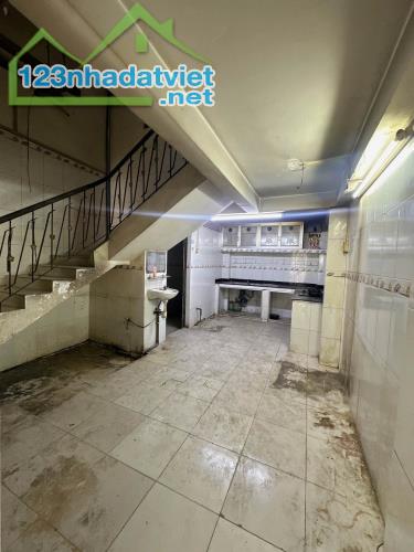 BÁN NHÀ MẶT TIỀN KINH DOANH QUẬN 8, GẦN CẦU CHÀ VÀ, 60M2, SÁT QUẬN 5, GIÁ TỐT - 3