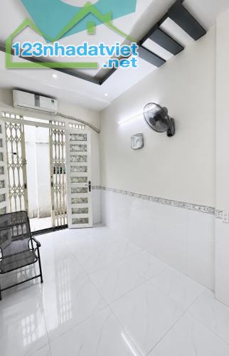Nhà 4 tầng-Quận 8 tổng DTSD 84 m2 -Chỉ 2 tỏi - 1