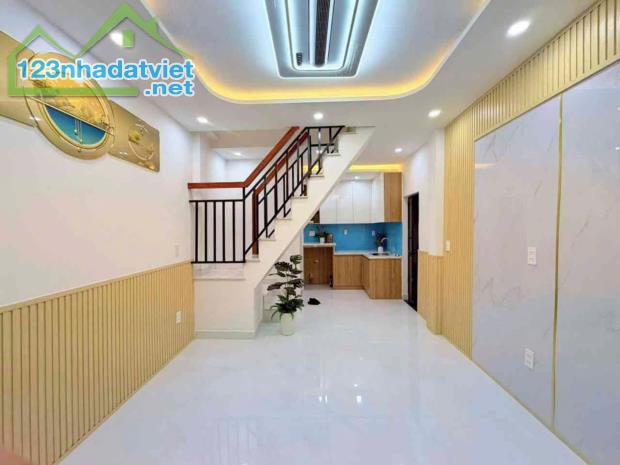 Nhà Đẹp 3 Tầng BTCT Âu Dương Lân P3Q8 - 3x6 – 3PN – Chỉ 2,x Tỷ