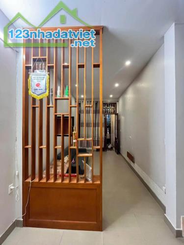 Bán nhanh nhà ngõ Hoa Lư, giá 28.8 tỷ, hơn 75m2x3T, ở luôn