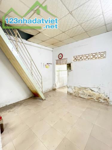 Nhà 1 lầu HXH nở hậu Âu Dương Lân P2Q8 P.Chánh Hưng - 1